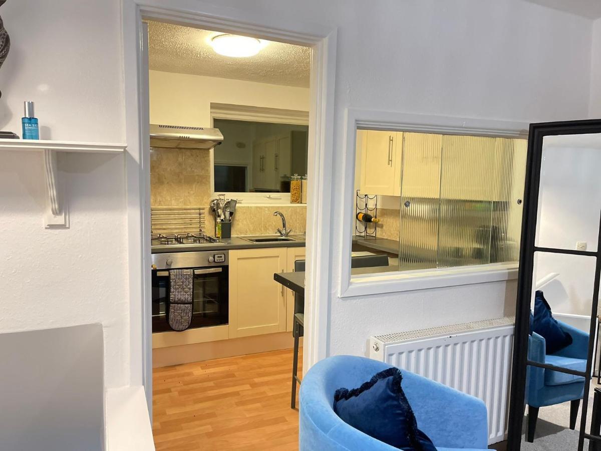 Lovely 1 Bed Home Near Hospital, With Parking & Garden Work Contractor Leisure, Sapphire Cambridge-i reptér Kültér fotó