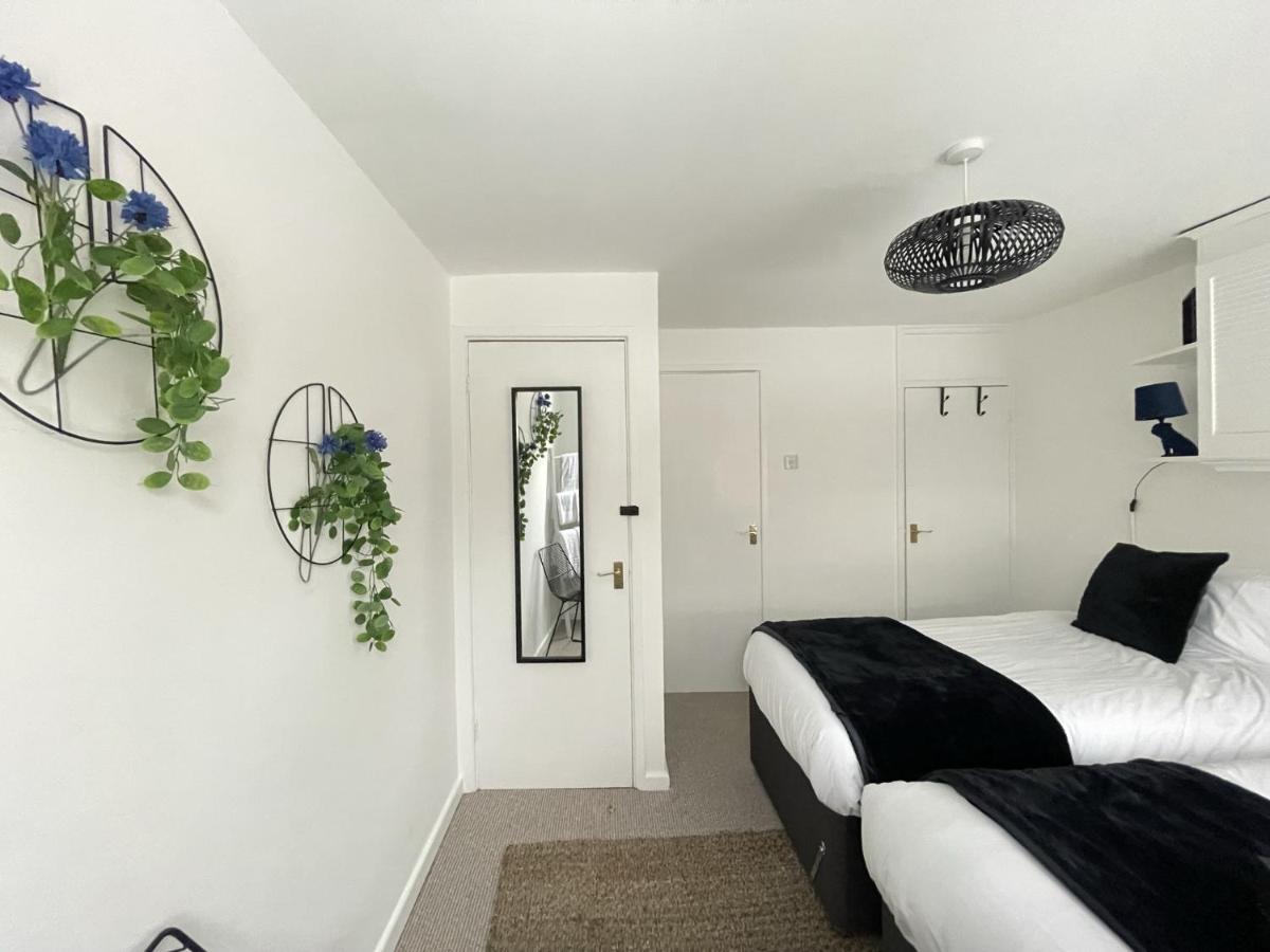 Lovely 1 Bed Home Near Hospital, With Parking & Garden Work Contractor Leisure, Sapphire Cambridge-i reptér Kültér fotó